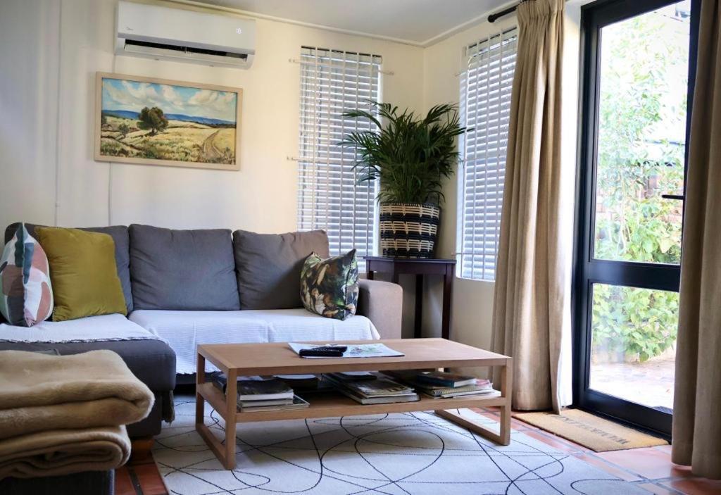 Courtyard Studio Lights And Wi Fi During Load Shedding Stellenbosch Luaran gambar